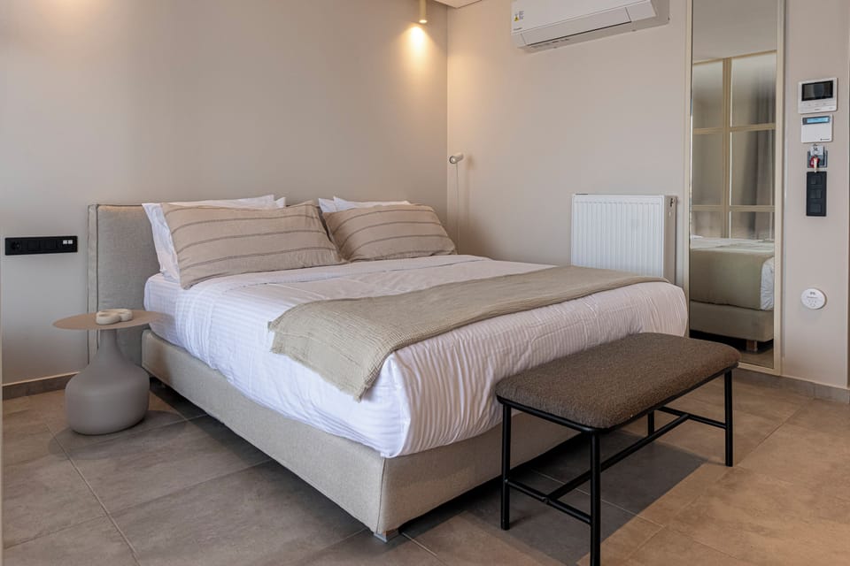 Luxury Studio, City View | In-room safe, blackout drapes, iron/ironing board, free WiFi