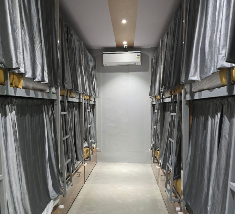 Classy Ac Dormitory Bed and Breakfast in Mumbai