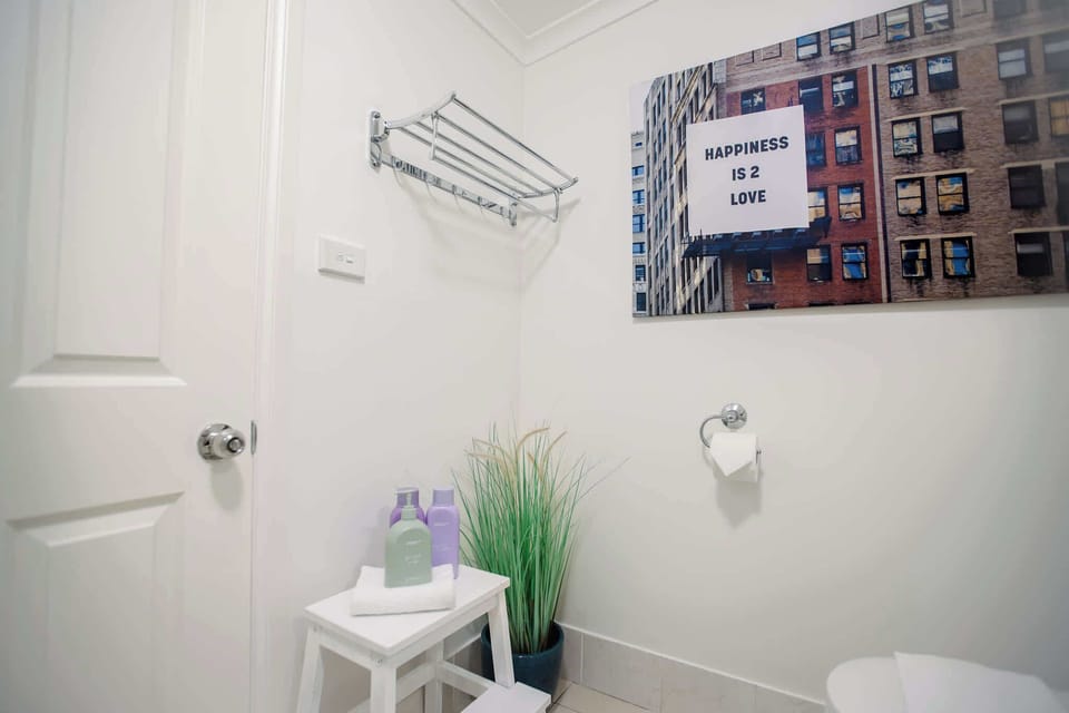 Main Bathroom 
