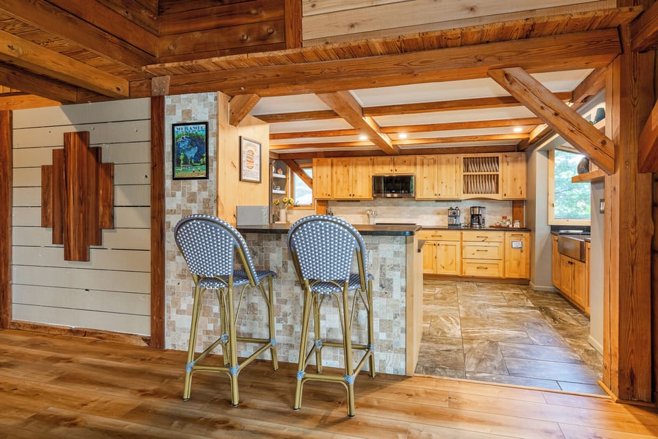 Breakfast bar in kitchen