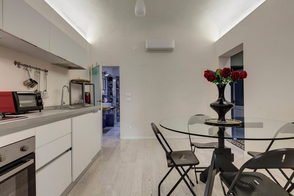 Apartment, 1 Bedroom | Dining room
