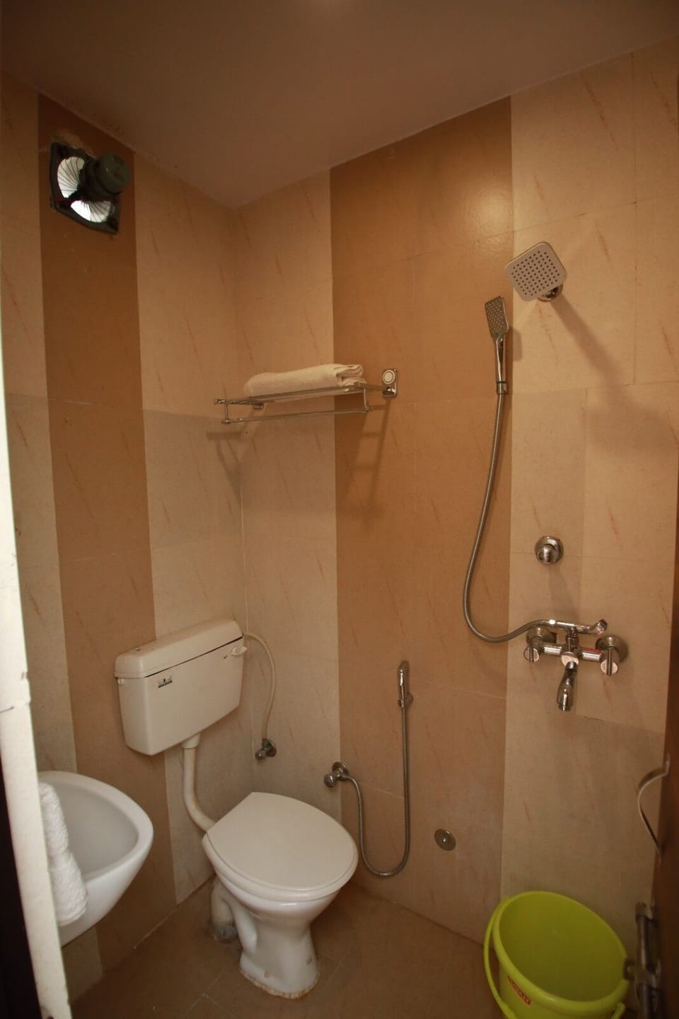 Standard Room | Bathroom | Shower, towels, soap, shampoo