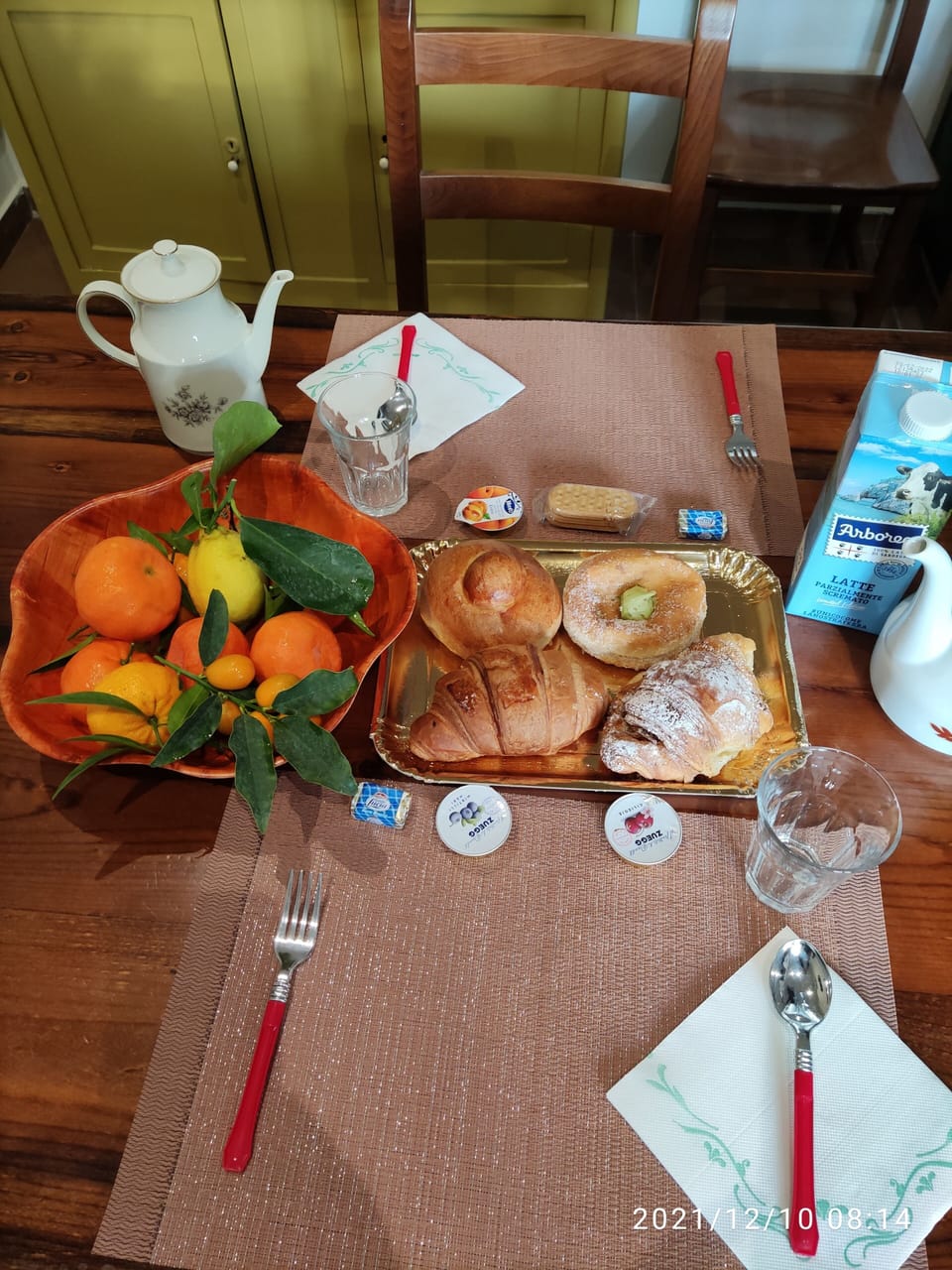 Daily buffet breakfast for a fee