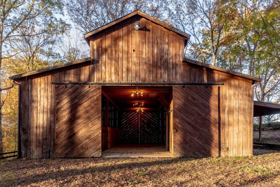 Barn on Property, Host a nice wedding or family gathering!