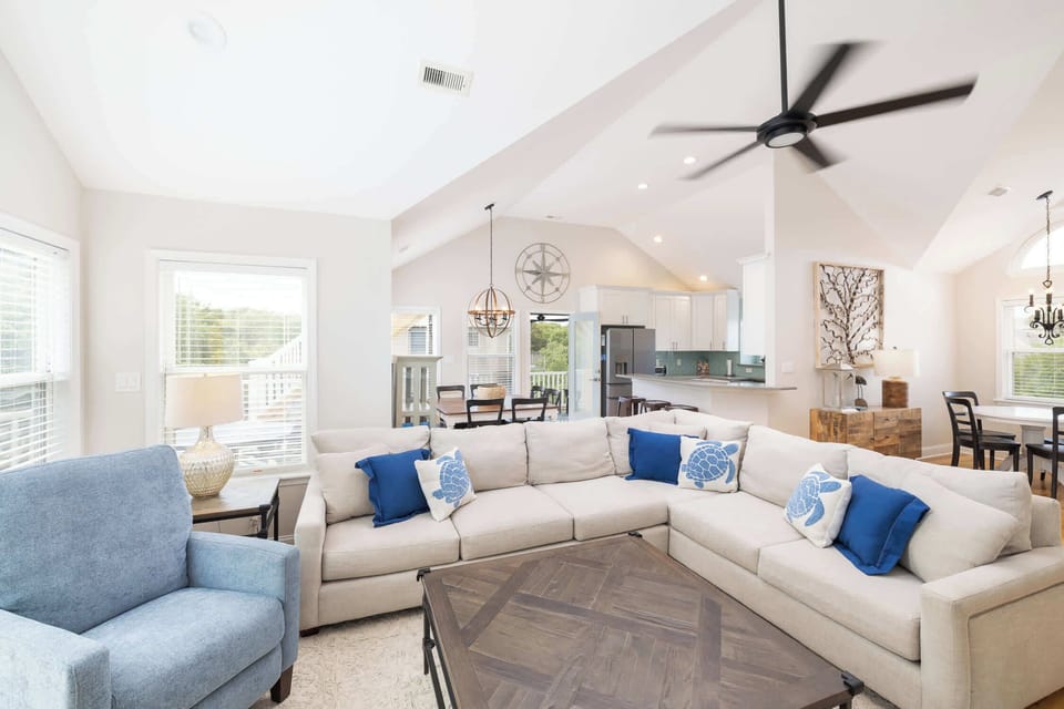 Bright Open Living Room w Vaulted Ceilings, Large Windows, Smart TV and Sectional Couch