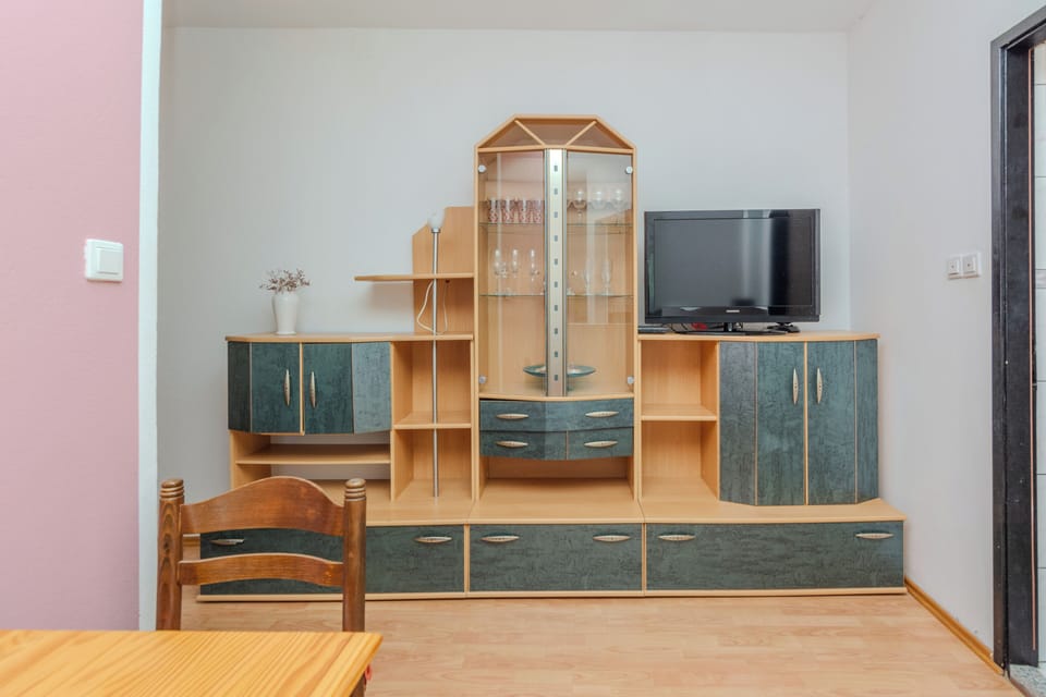 Comfort Apartment, Partial Sea View | Living area | 100-cm flat-screen TV with satellite channels