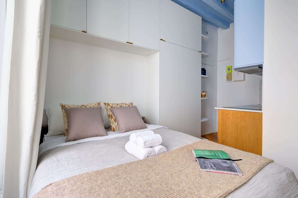 All bedding and linens are provided and you'll find the bed made on arrival
