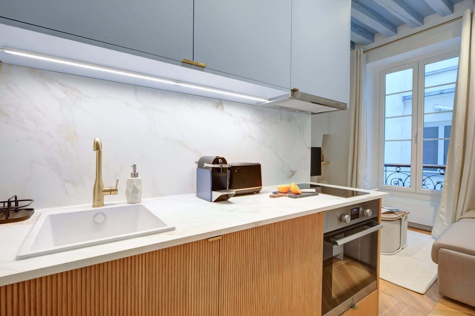 The kitchen is fully equipped to prepare a simple meal 