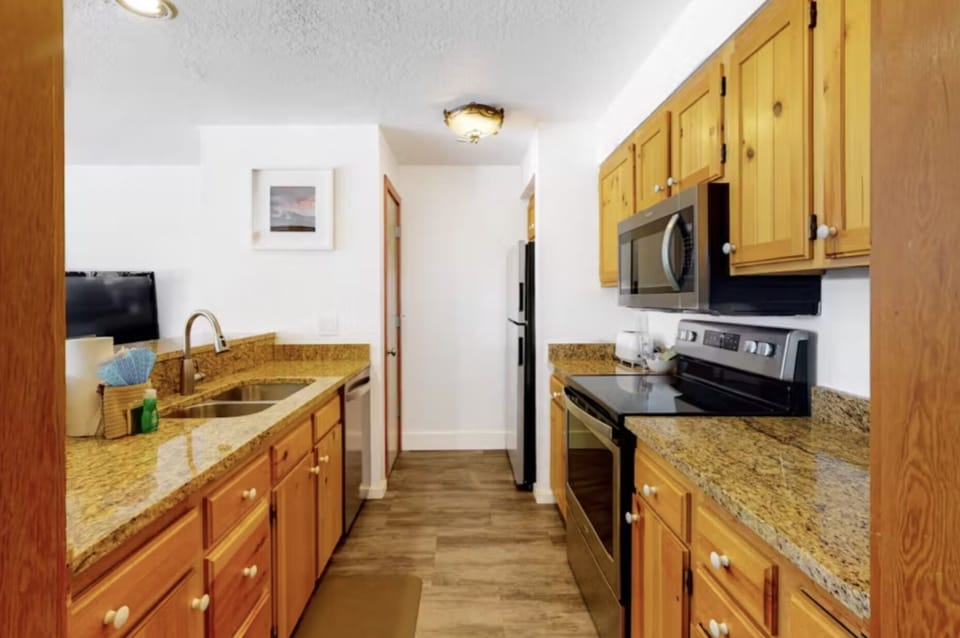 Condo, 1 Bedroom | Private kitchen | Coffee/tea maker, fridge, oven, toaster