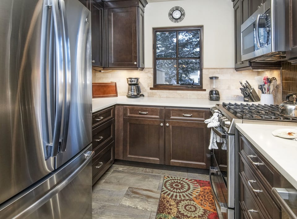 House, 4 Bedrooms | Private kitchen | Fridge, oven, coffee/tea maker, toaster