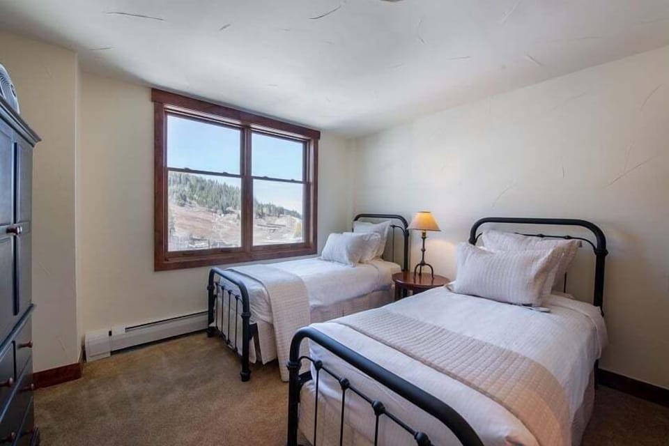 Condo, 3 Bedrooms | 3 bedrooms, iron/ironing board, WiFi (free)