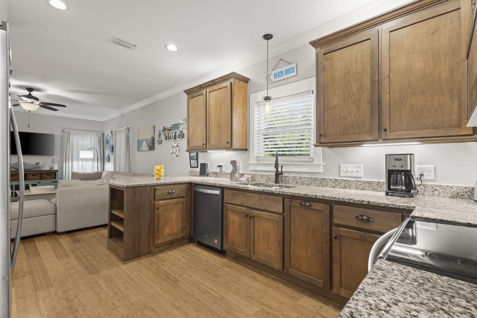 Cottage, 3 Bedrooms | Private kitchen | Coffee/tea maker, fridge, oven, stovetop