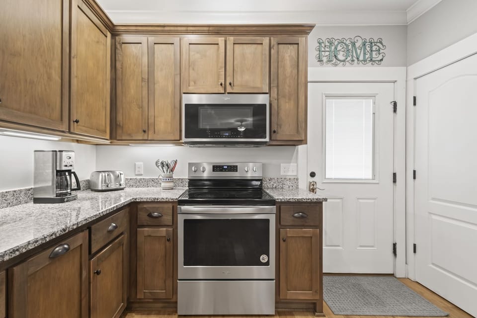 Cottage, 3 Bedrooms | Private kitchen | Coffee/tea maker, fridge, oven, stovetop