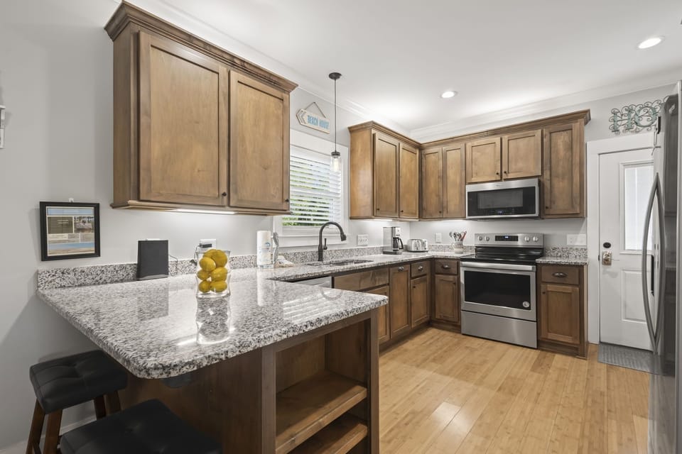 Cottage, 3 Bedrooms | Private kitchen | Coffee/tea maker, fridge, oven, stovetop