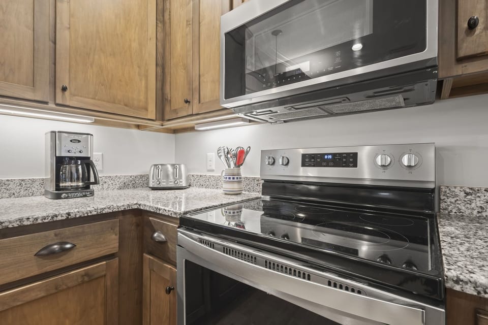 Cottage, 3 Bedrooms | Private kitchen | Coffee/tea maker, fridge, oven, stovetop