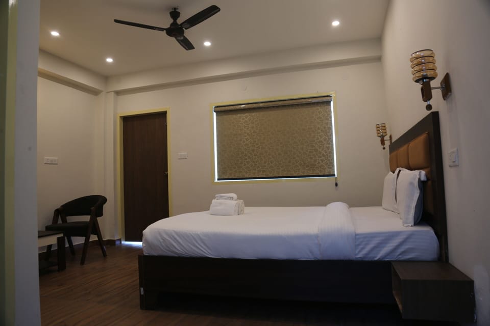 Deluxe Double Room, Balcony, Valley View | Laptop workspace, blackout drapes, iron/ironing board, free WiFi