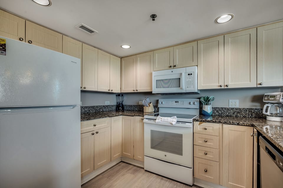 Kitchen + prep space—cook, serve, repeat (beach optional)