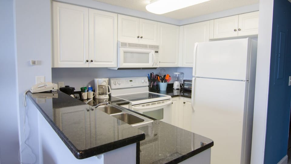 Full kitchen