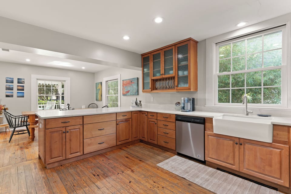 Sunshine Daydreams - Spacious Kitchen