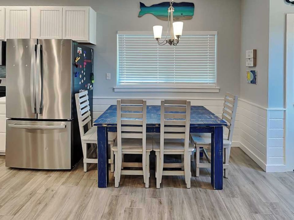 Dining Area - Seating for 4 - First Floor