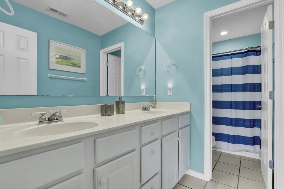 King Attached Private Bathroom - King Attached Private Bathroom