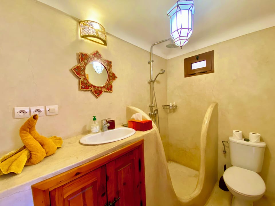 In-room safe, soundproofing, iron/ironing board, free WiFi