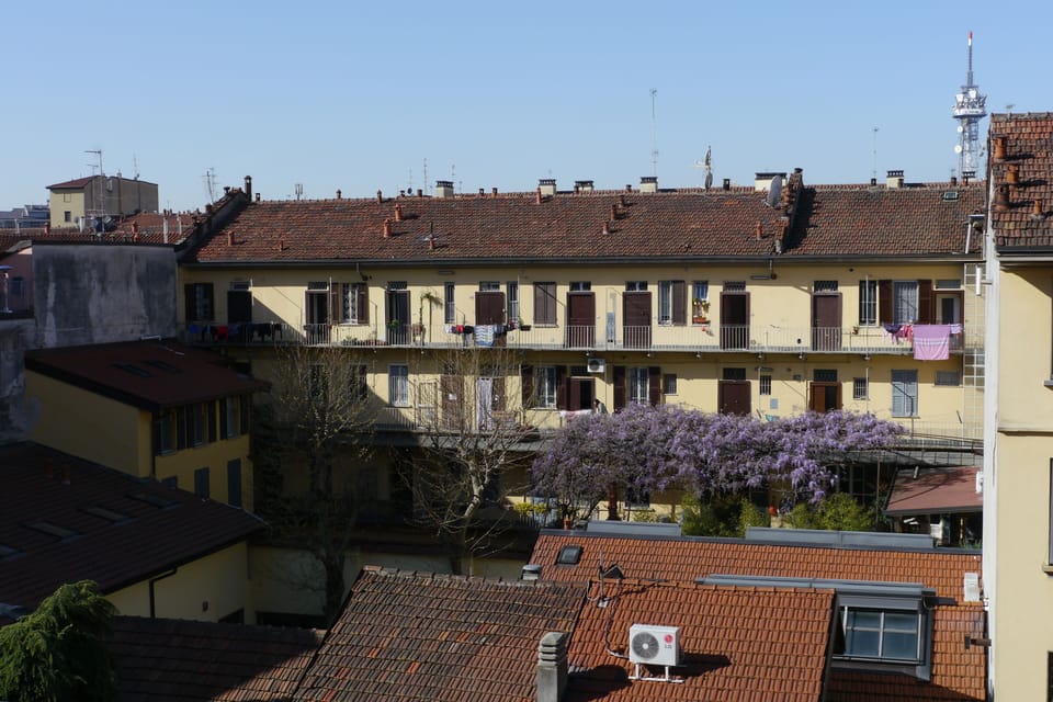 Traditional milanise residential building: "casa di ringhiera" 