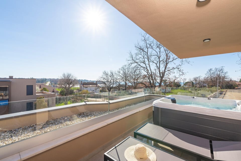 Villa | Balcony