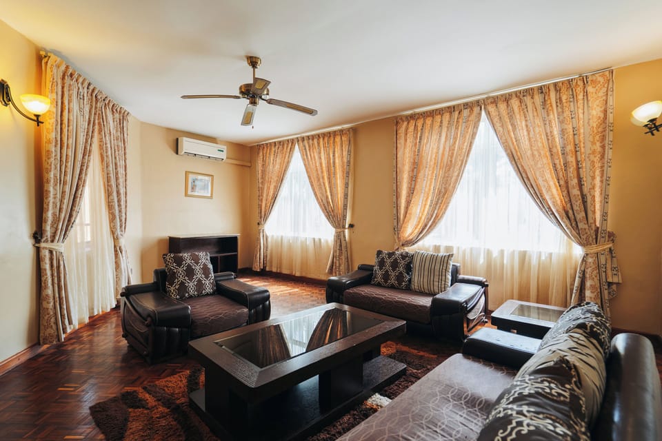 Deluxe Apartment, 3 Bedrooms, Garden View | Living area