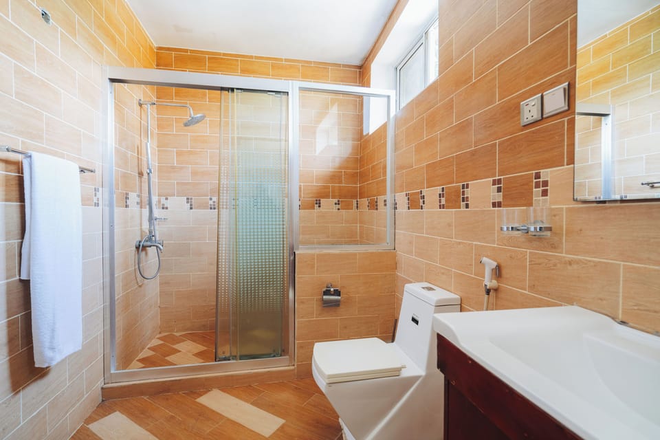 Deluxe Apartment, 3 Bedrooms, Garden View | Bathroom