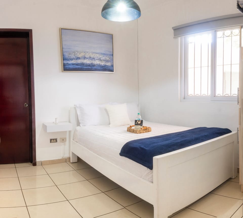 Single Room, Non Smoking | Blackout drapes, WiFi (free), bed sheets