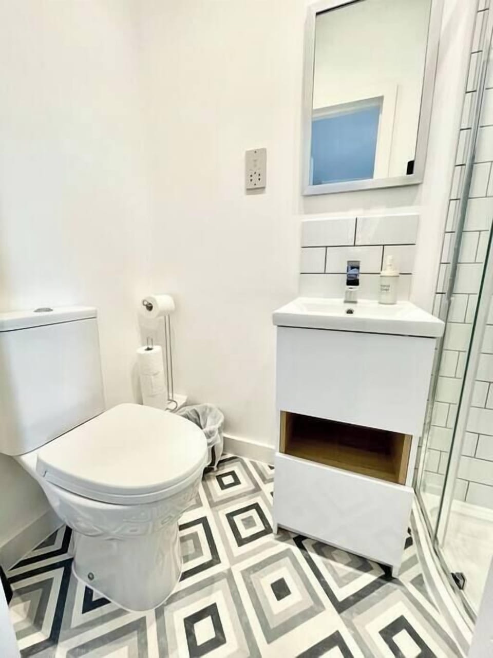 En Suite Bathroom for Bedroom 1 Upstairs (1)