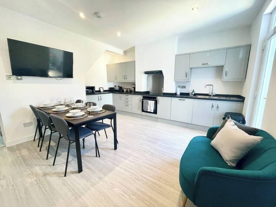 Kitchen/Dining Area with Smart TV (2)
