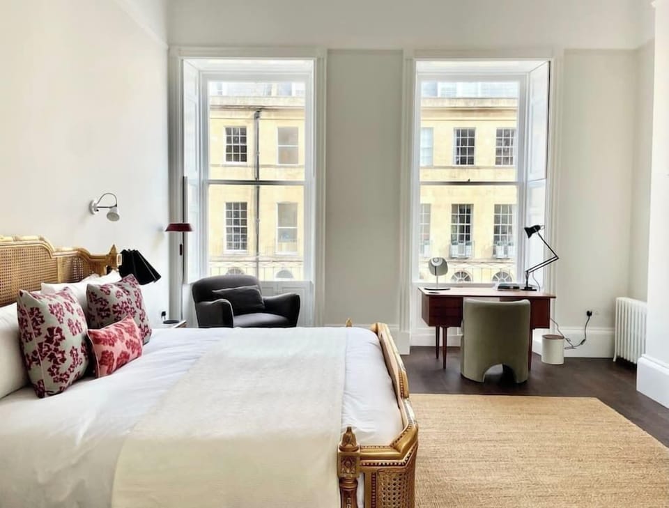 Spacious Bedroom with Super King Bed (6)
