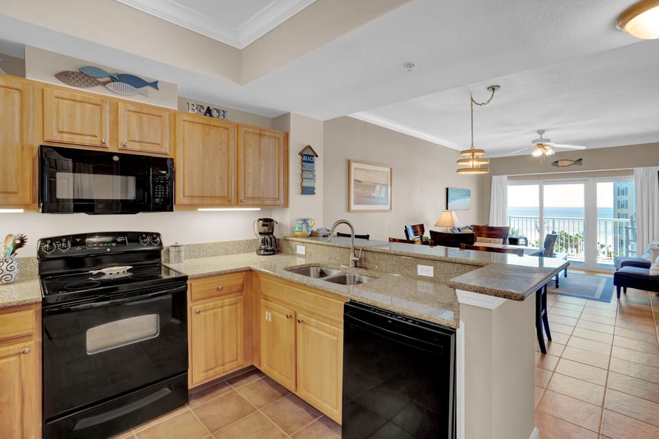 Condo, 1 King Bed with Sofa bed (Crystal Tower 508) | Private kitchen | Oven, toaster