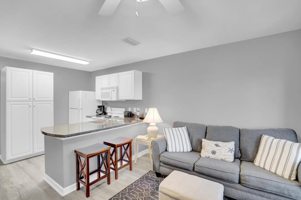 Condo, 1 Queen Bed with Sofa bed (Grand Caribbean 225) | Living area
