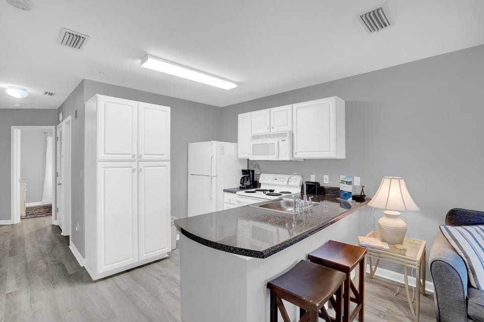 Condo, 1 Queen Bed with Sofa bed (Grand Caribbean 225) | Private kitchen