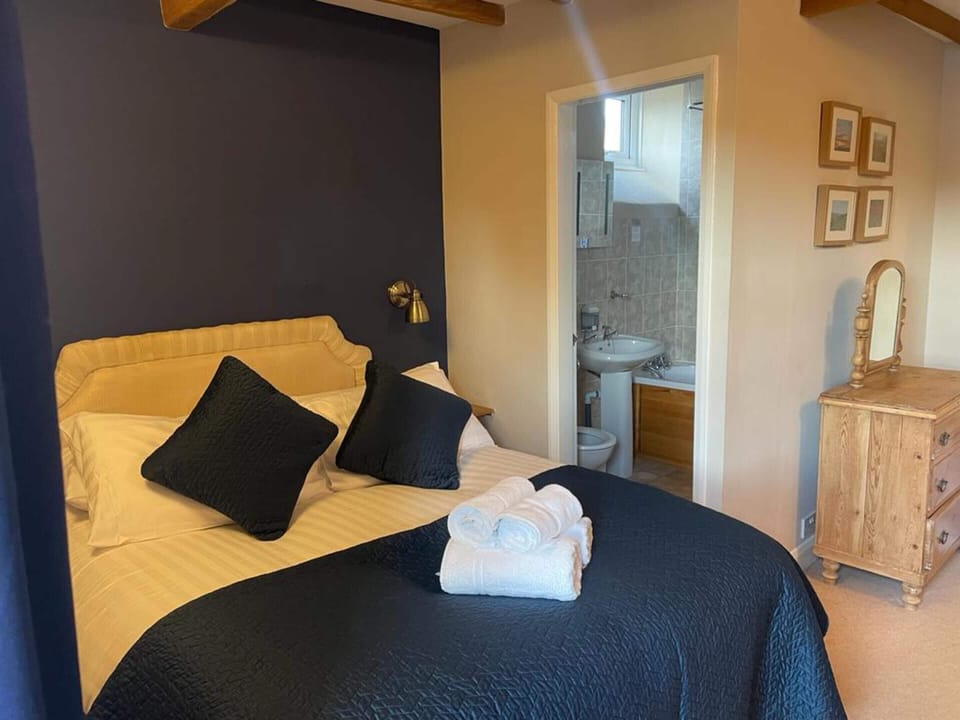 Desk, WiFi (free), bed sheets