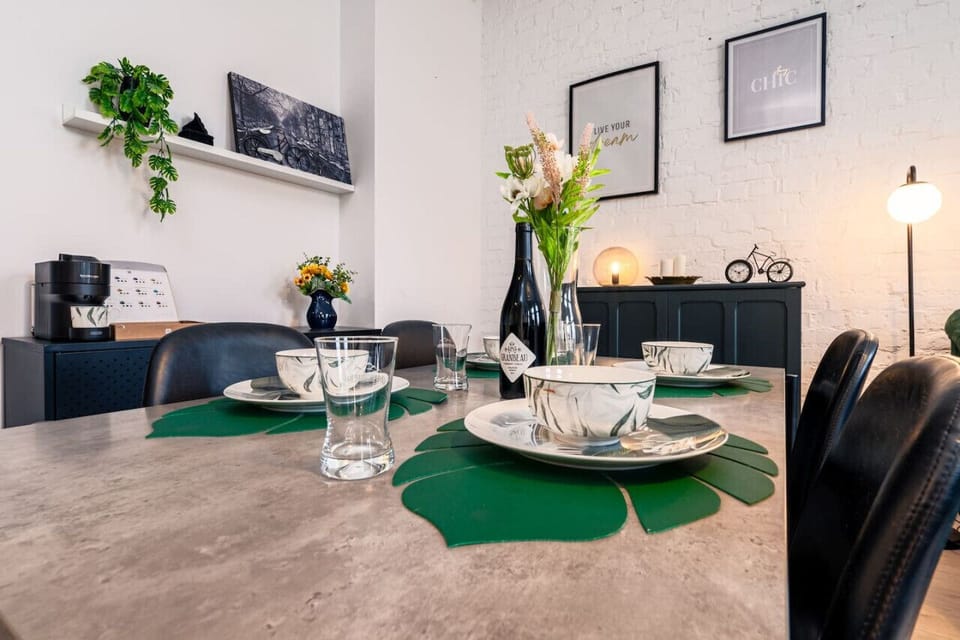 Dining Table | Book Now with RENTUJEMY.COM