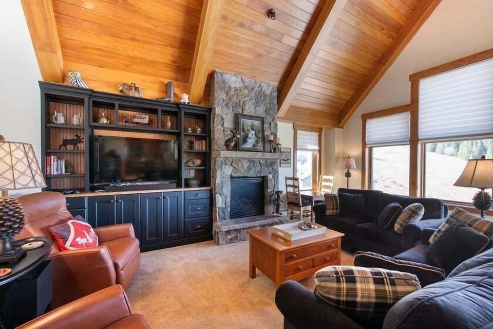 Indoors, Furniture, Living Room, Chair, Couch