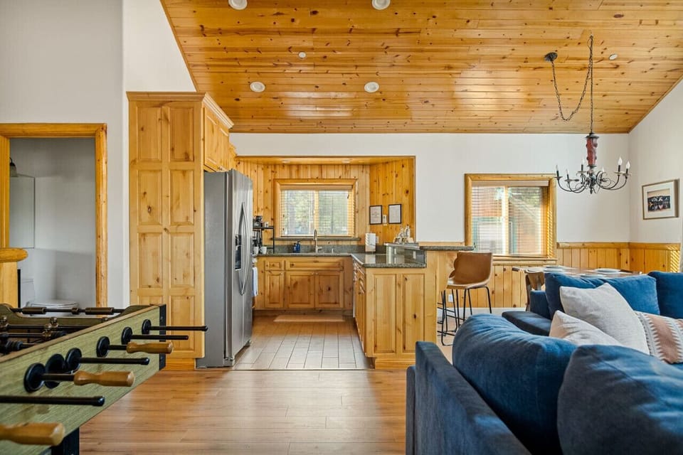Large open concept kitchen and living room space.