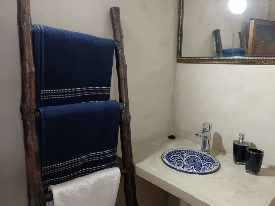 Classic Double Room, Patio, Mountain View | Bathroom