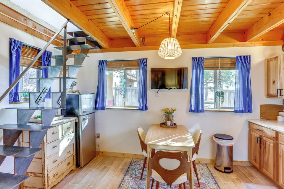 Studio | Living | Dining | Smart TV