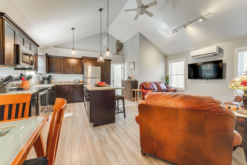 Dining Area | Dishware/Flatware