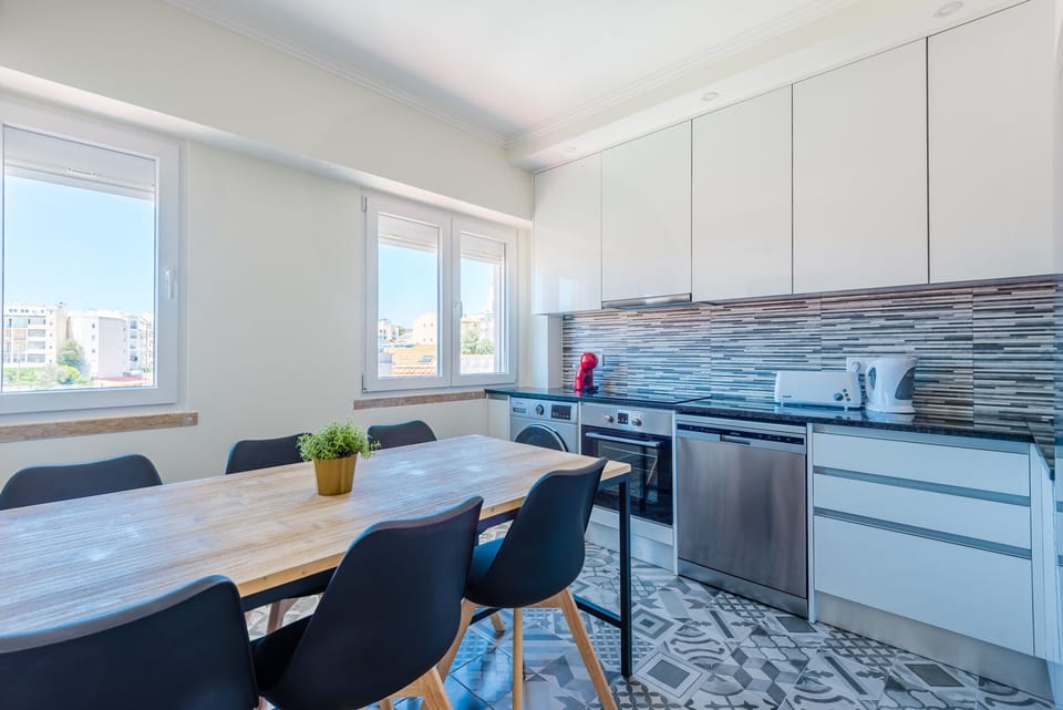 Apartment, 3 Bedrooms, Smoking, 2 Bathrooms | Private kitchen | Coffee/tea maker