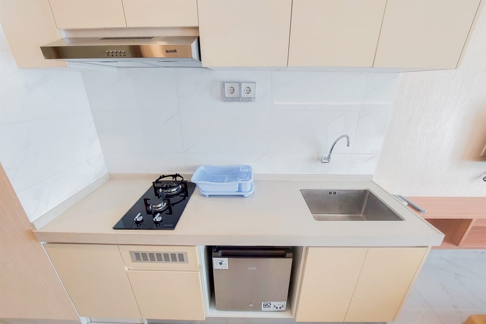 Deluxe Studio | Private kitchen | Mini-fridge, microwave, stovetop, rice cooker