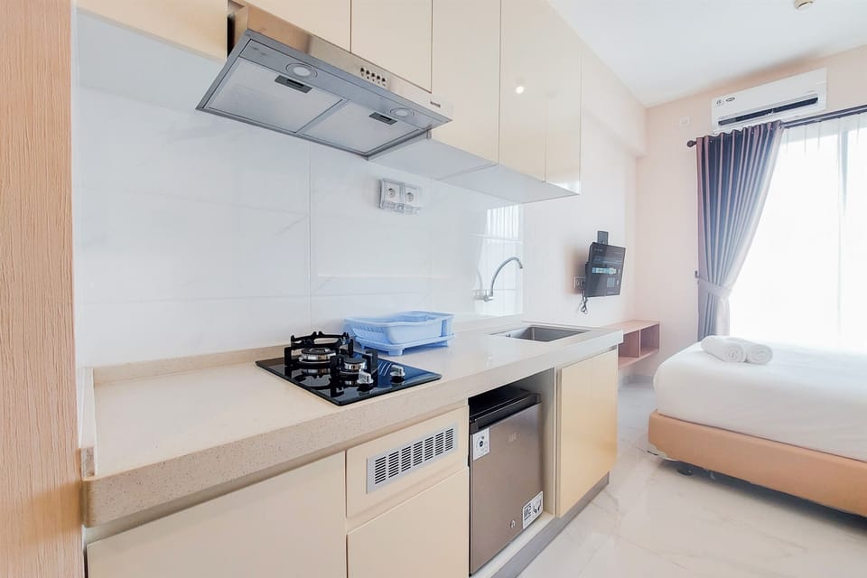 Deluxe Studio | Private kitchen | Mini-fridge, microwave, stovetop, rice cooker