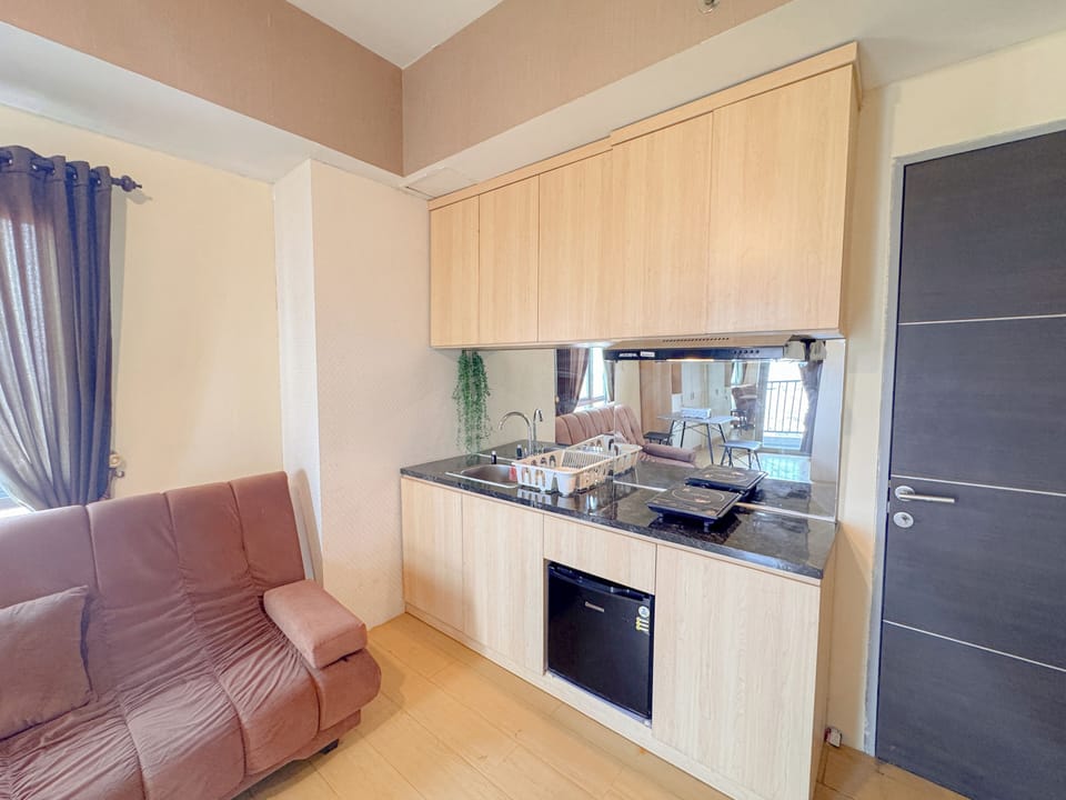 Deluxe Apartment | Private kitchen | Mini-fridge, stovetop, rice cooker, dining table
