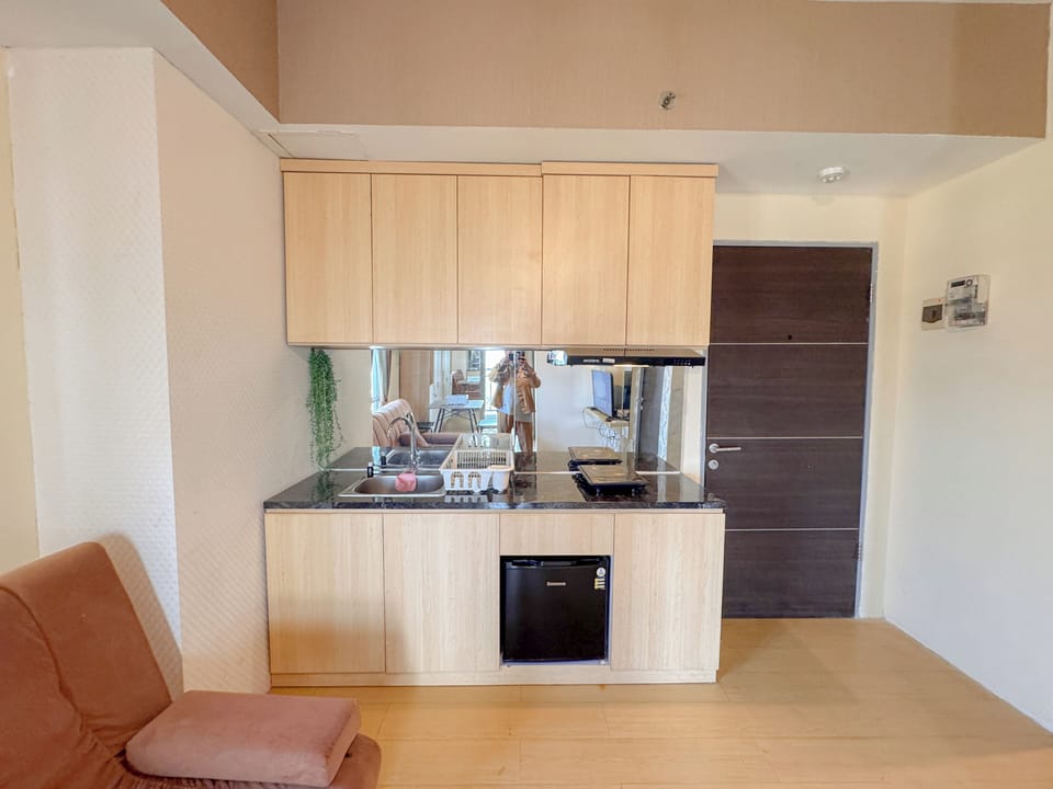 Deluxe Apartment | Private kitchen | Mini-fridge, stovetop, rice cooker, dining table