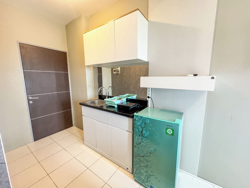 Deluxe Studio | Private kitchen | Fridge, stovetop, rice cooker